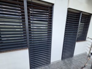 Żaluzje fasadowe w systemie podtynkowym BX1